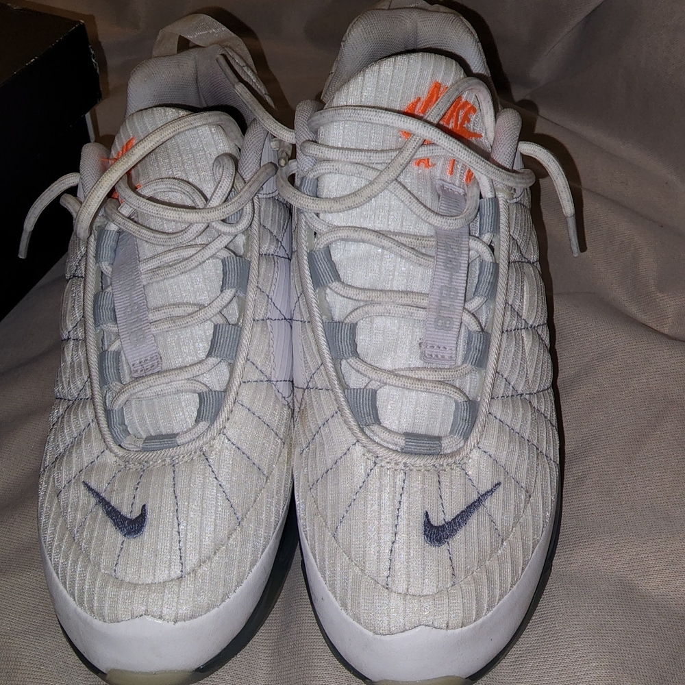 NIKE MX-720-818